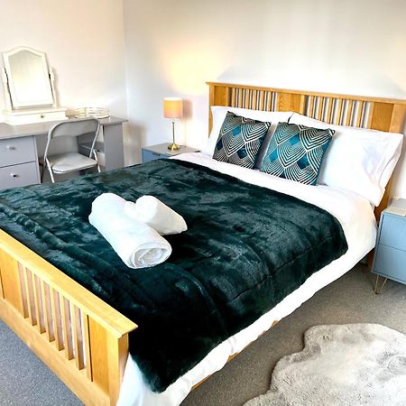 Stylish Cosy And Bright Apartment - Fantastic Location - Perfect For Business Or Solo Travellers Bishop's Stortford Exterior foto