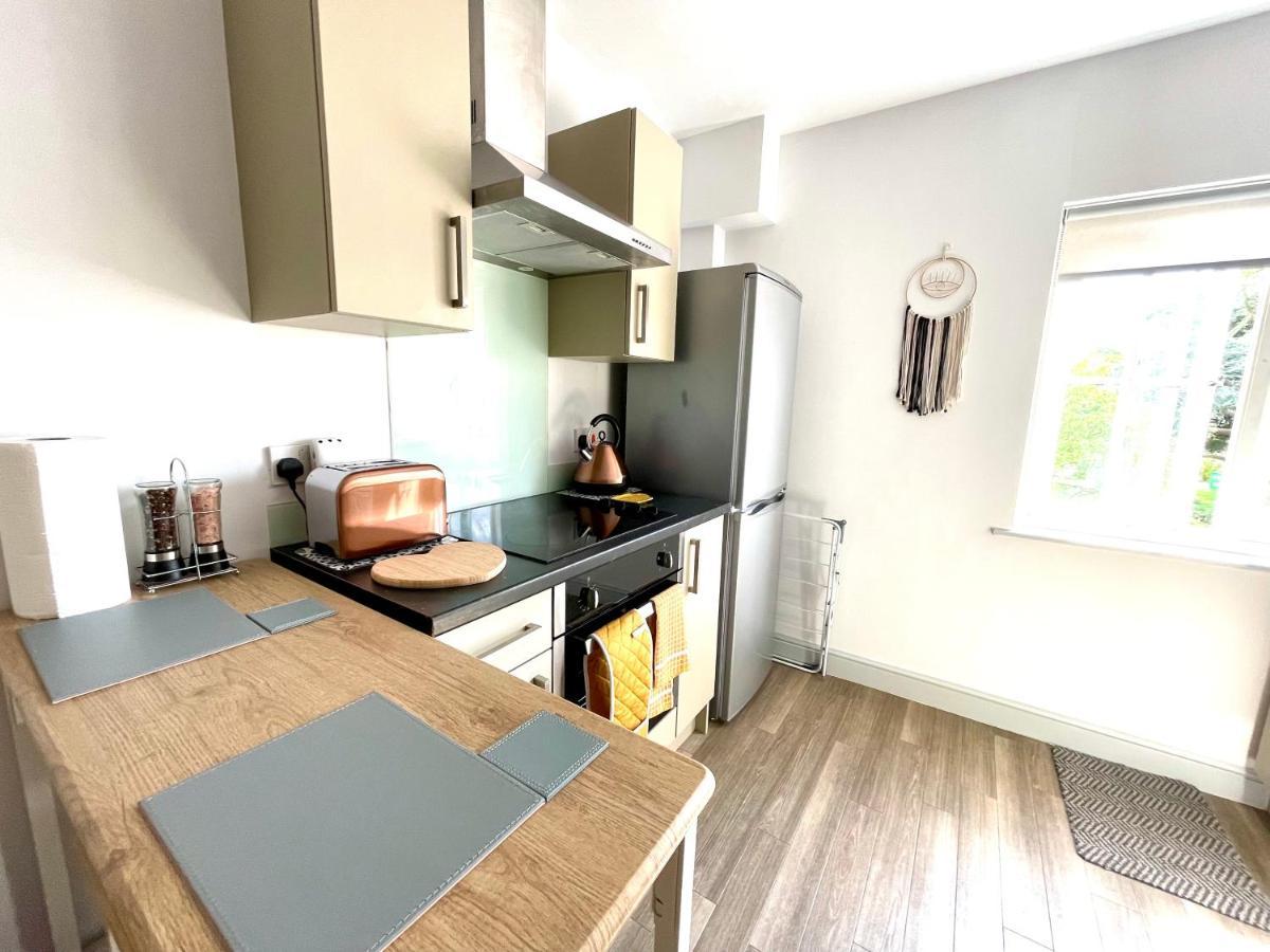 Stylish Cosy And Bright Apartment - Fantastic Location - Perfect For Business Or Solo Travellers Bishop's Stortford Exterior foto