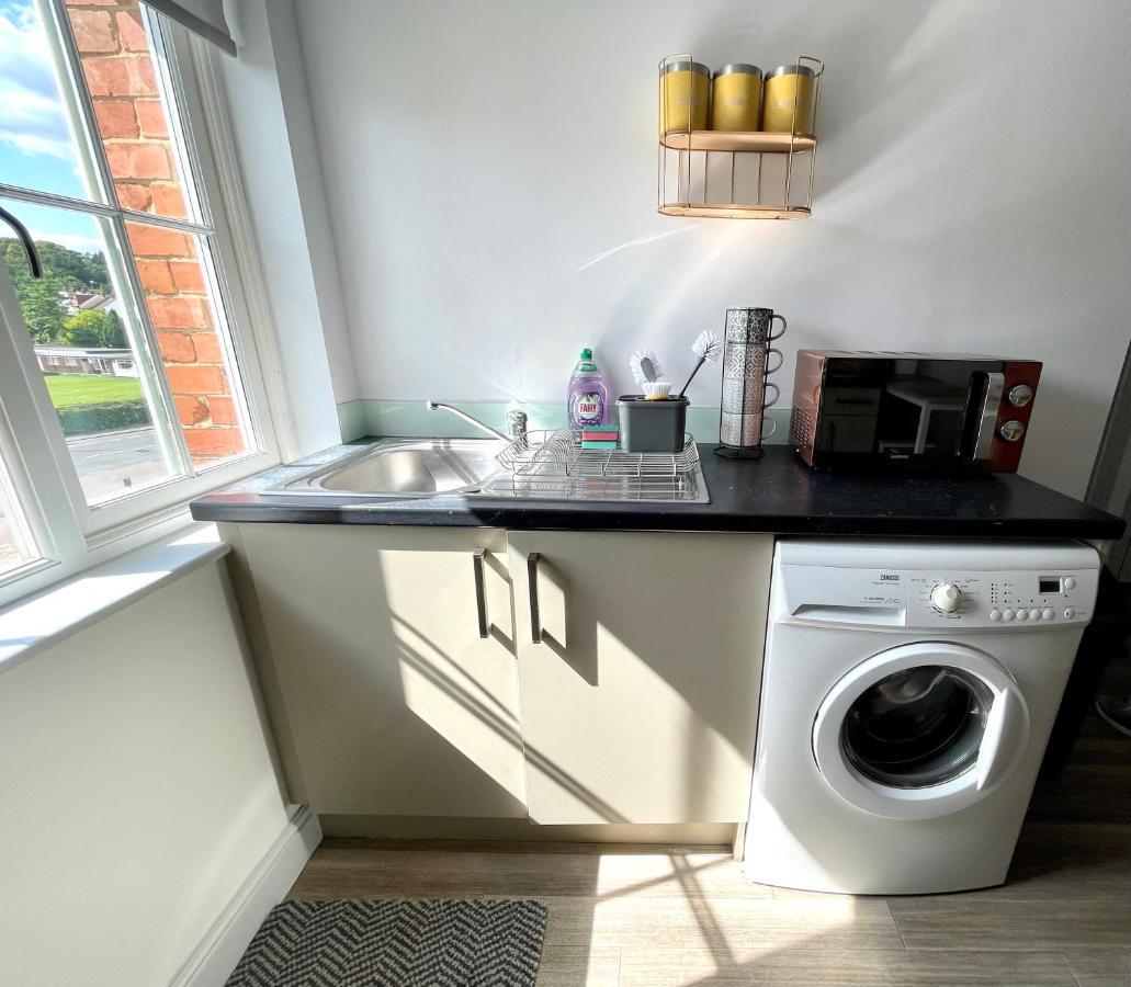 Stylish Cosy And Bright Apartment - Fantastic Location - Perfect For Business Or Solo Travellers Bishop's Stortford Exterior foto