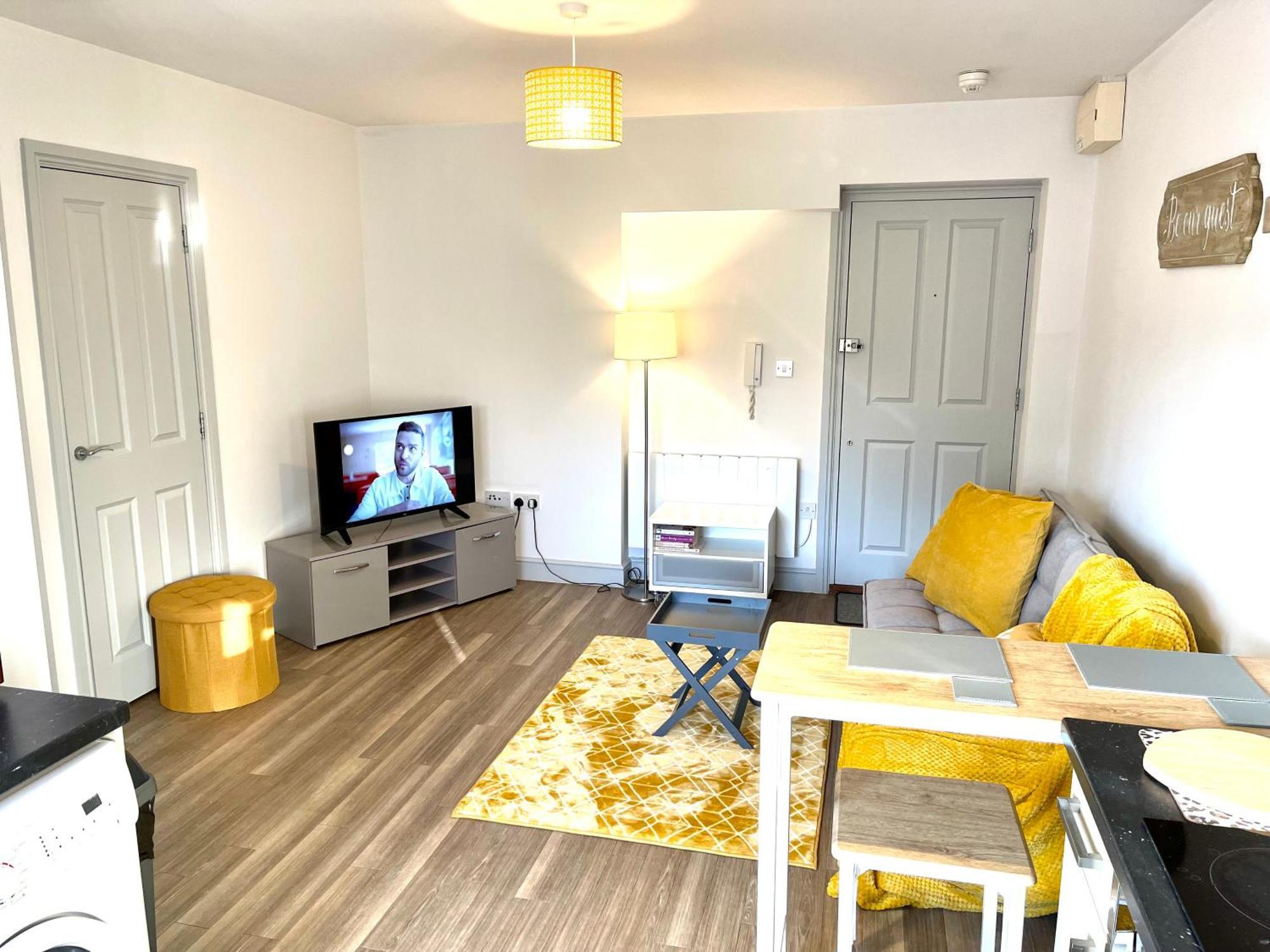 Stylish Cosy And Bright Apartment - Fantastic Location - Perfect For Business Or Solo Travellers Bishop's Stortford Exterior foto